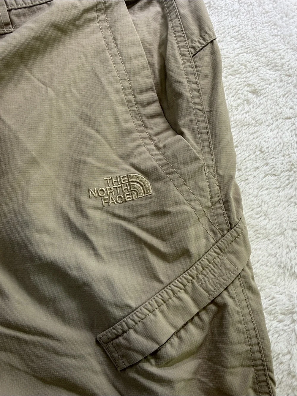 The North Face Men's Tan shorts size 36”